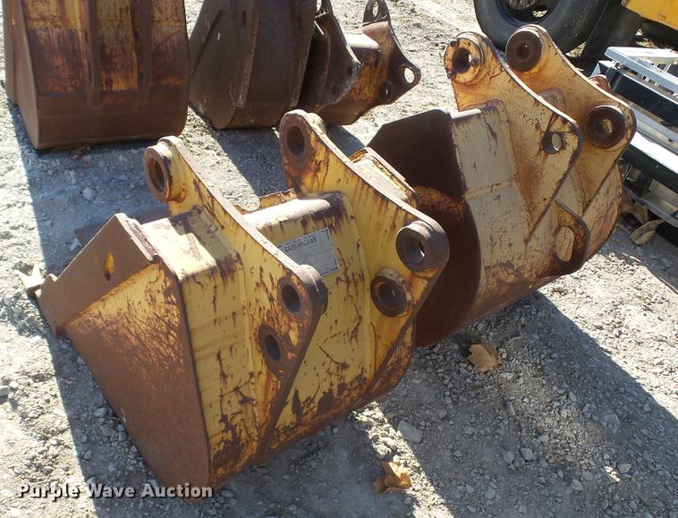 image for item AP9519 (2) backhoe buckets