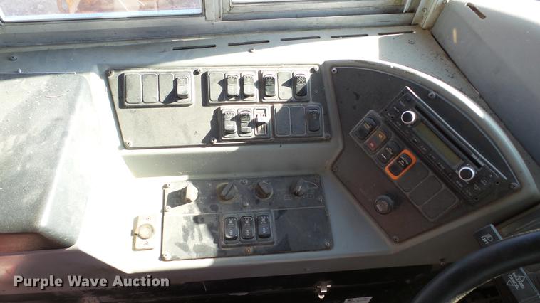 image for item AP9523 2005 Blue Bird bus