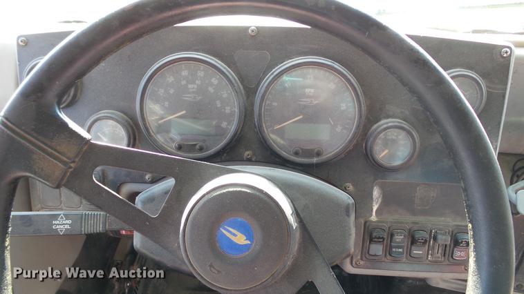 image for item AP9523 2005 Blue Bird bus