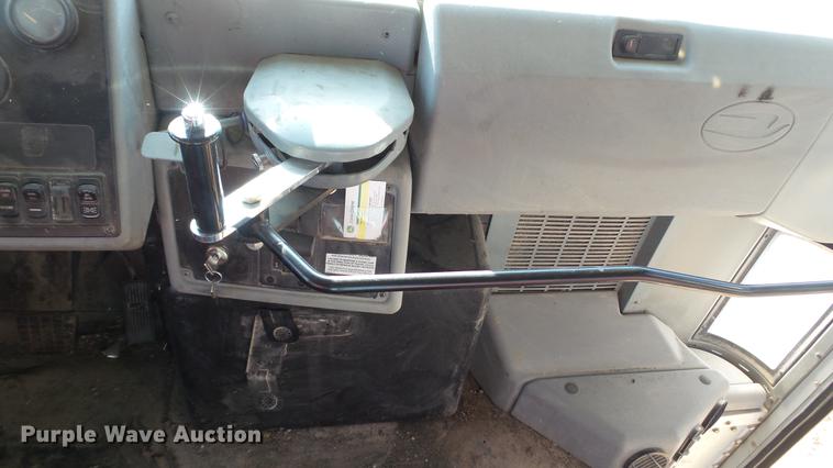 image for item AP9523 2005 Blue Bird bus