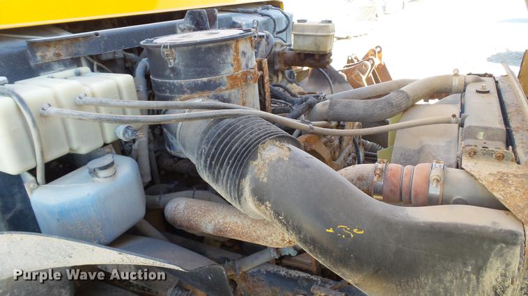 image for item AP9523 2005 Blue Bird bus