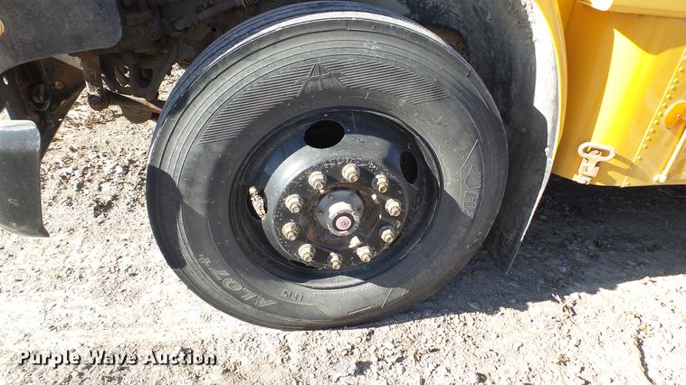 image for item AP9523 2005 Blue Bird bus