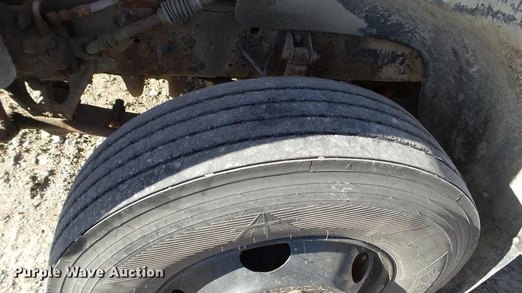 image for item AP9523 2005 Blue Bird bus