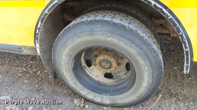 image for item AP9523 2005 Blue Bird bus