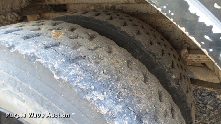 image for item AP9523 2005 Blue Bird bus