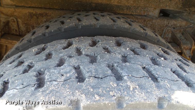 image for item AP9523 2005 Blue Bird bus