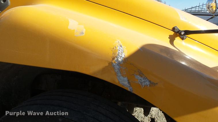 image for item AP9523 2005 Blue Bird bus