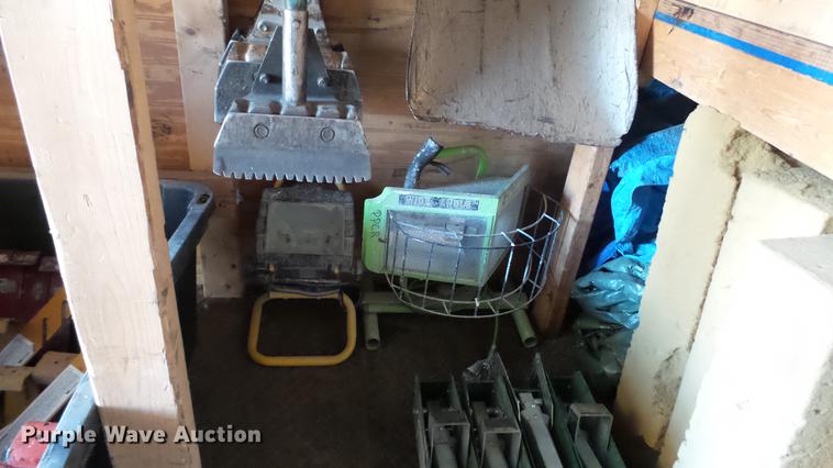 image for item AP9529 2004 Lone Star Trailers enclosed cargo trailer and tools