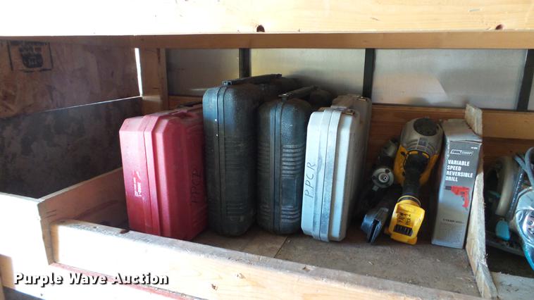 image for item AP9529 2004 Lone Star Trailers enclosed cargo trailer and tools