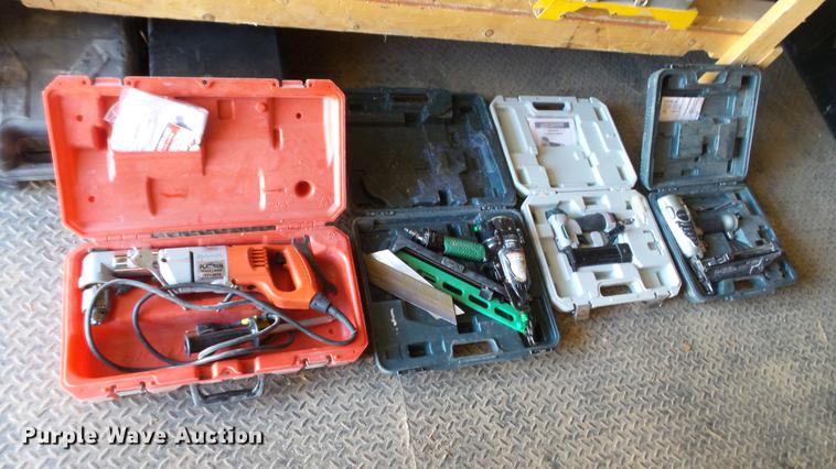 image for item AP9529 2004 Lone Star Trailers enclosed cargo trailer and tools