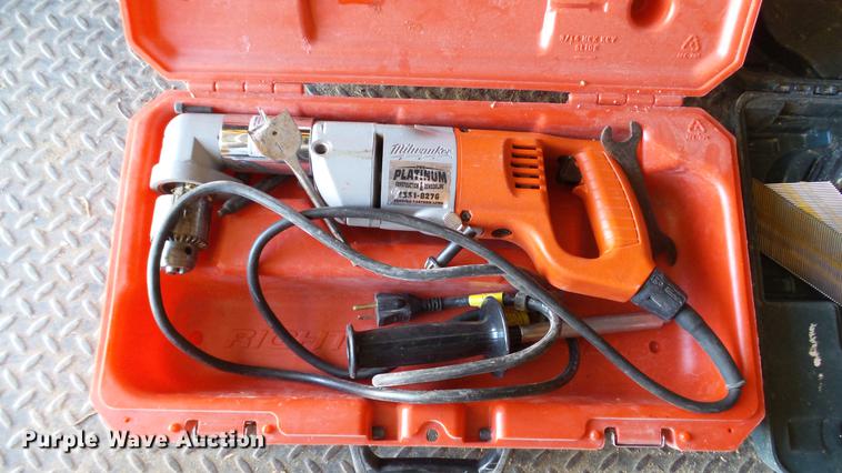 image for item AP9529 2004 Lone Star Trailers enclosed cargo trailer and tools