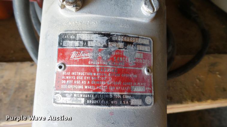 image for item AP9529 2004 Lone Star Trailers enclosed cargo trailer and tools