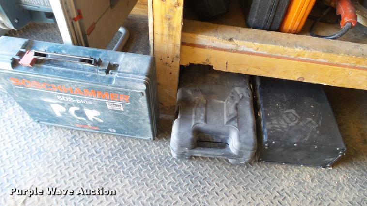 image for item AP9529 2004 Lone Star Trailers enclosed cargo trailer and tools