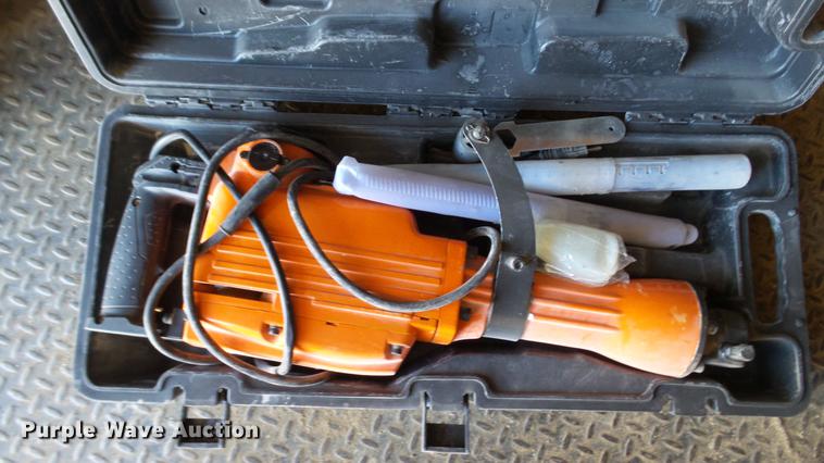 image for item AP9529 2004 Lone Star Trailers enclosed cargo trailer and tools