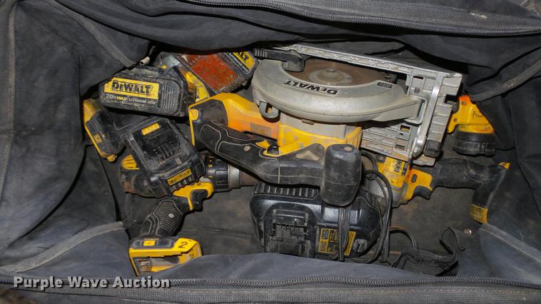 image for item AP9529 2004 Lone Star Trailers enclosed cargo trailer and tools