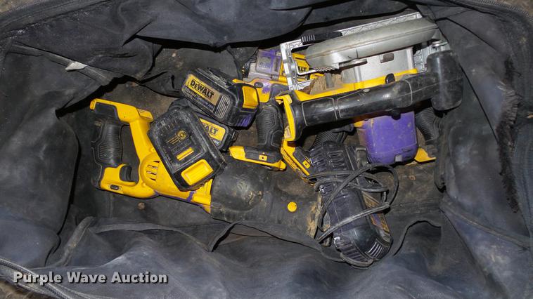 image for item AP9529 2004 Lone Star Trailers enclosed cargo trailer and tools