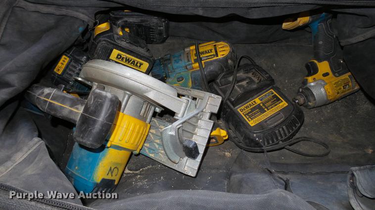 image for item AP9529 2004 Lone Star Trailers enclosed cargo trailer and tools