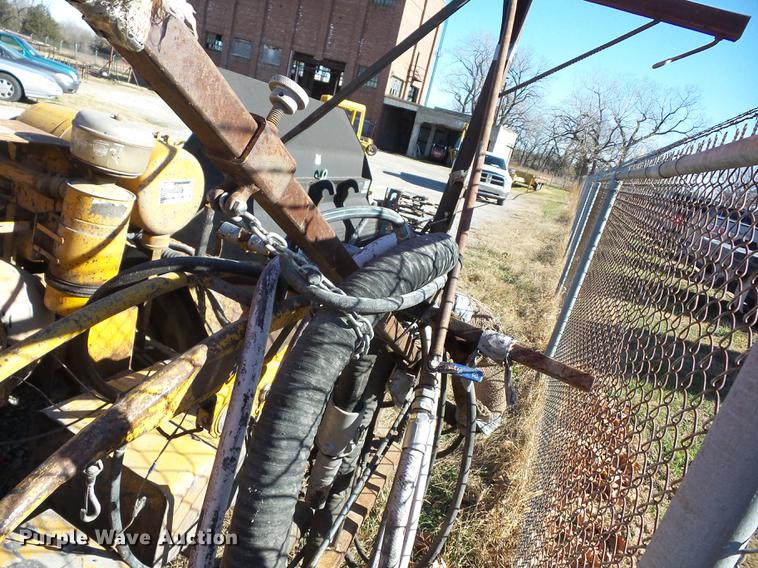 image for item AY9642 1985 AMZ Magnum pot hole patcher