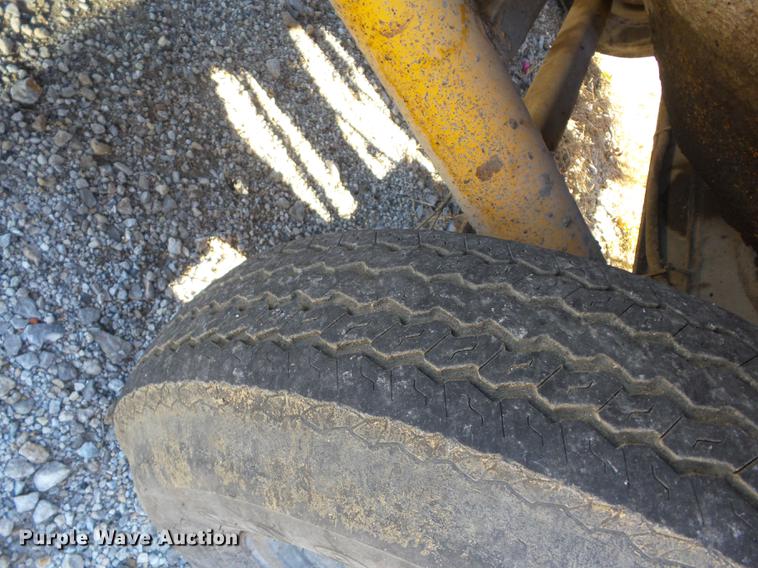 image for item AY9642 1985 AMZ Magnum pot hole patcher