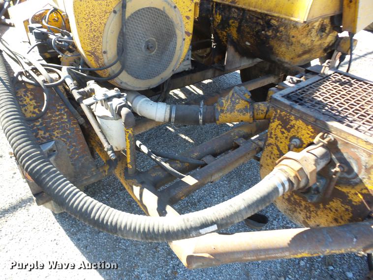 image for item AY9642 1985 AMZ Magnum pot hole patcher