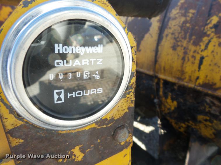 image for item AY9642 1985 AMZ Magnum pot hole patcher