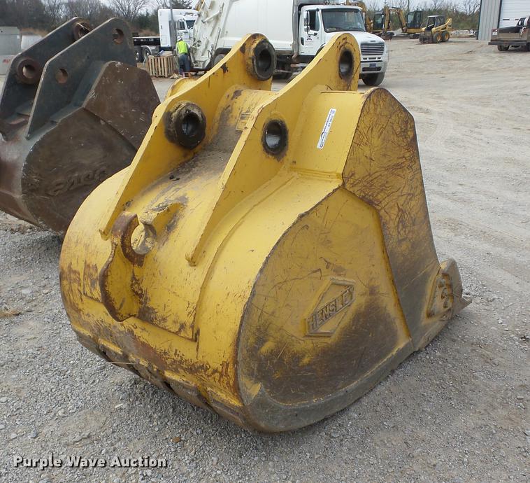 image for item AY9652 Hensley excavator bucket