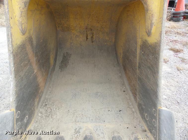 image for item AY9652 Hensley excavator bucket