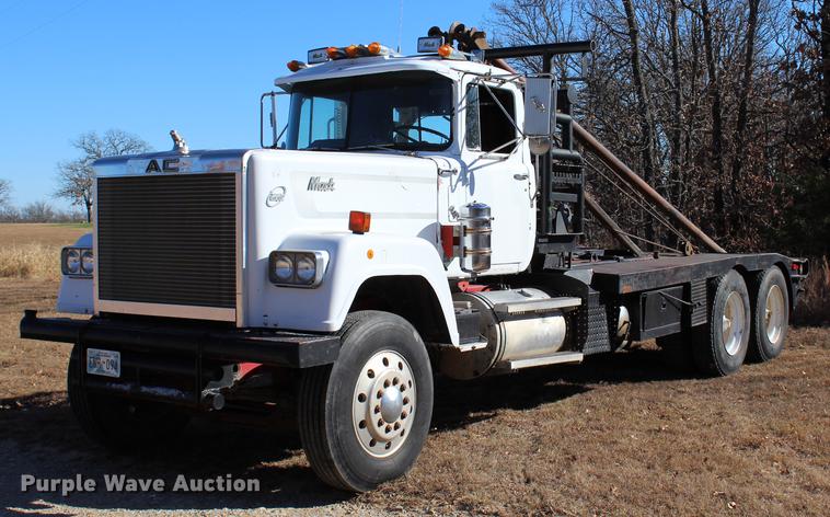 image for item BE9382 1980 Mack RWS754LS7 flatbed truck