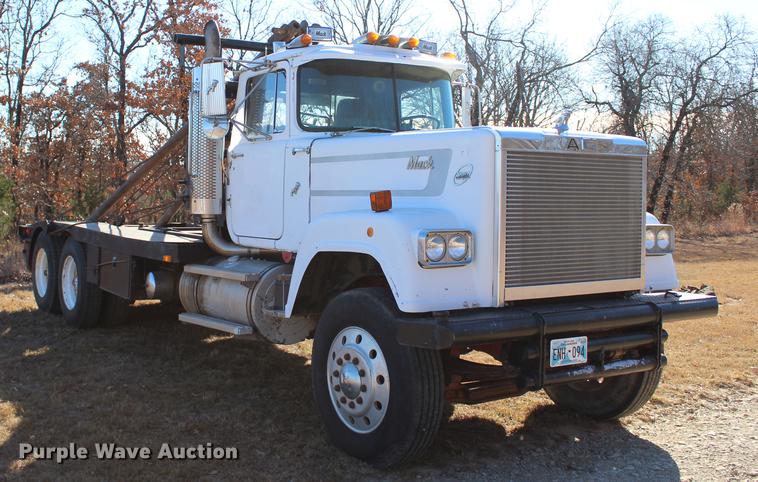 image for item BE9382 1980 Mack RWS754LS7 flatbed truck