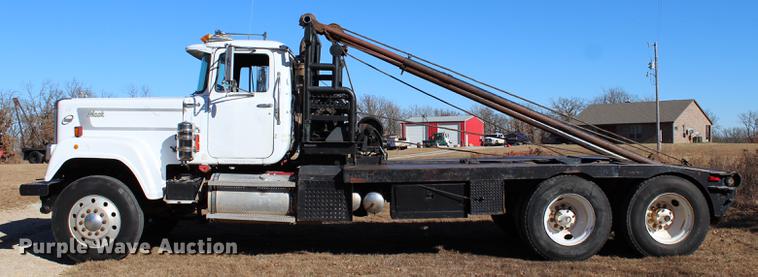 image for item BE9382 1980 Mack RWS754LS7 flatbed truck