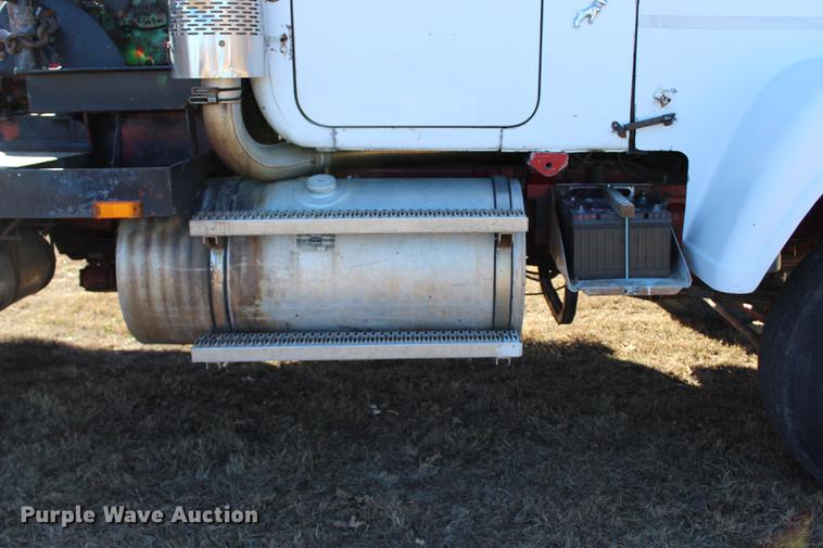 image for item BE9382 1980 Mack RWS754LS7 flatbed truck