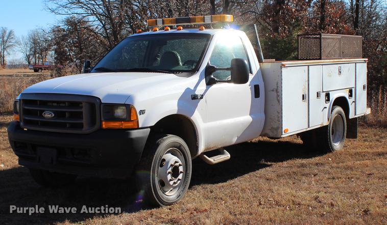 image for item BE9383 2001 Ford F550 utility truck