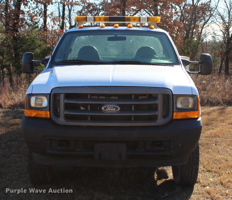 image for item BE9383 2001 Ford F550 utility truck