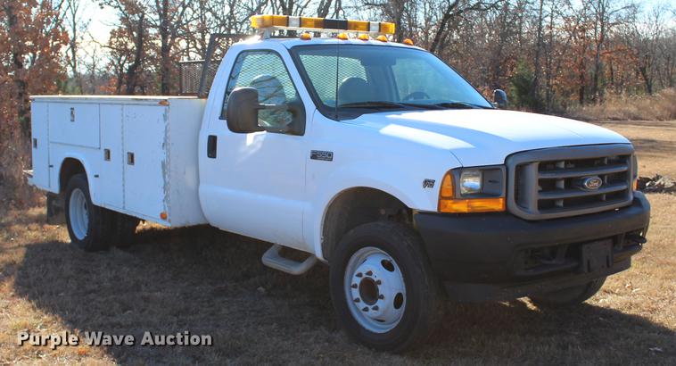 image for item BE9383 2001 Ford F550 utility truck
