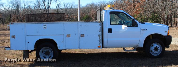 image for item BE9383 2001 Ford F550 utility truck