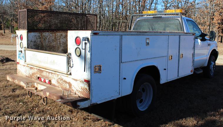 image for item BE9383 2001 Ford F550 utility truck