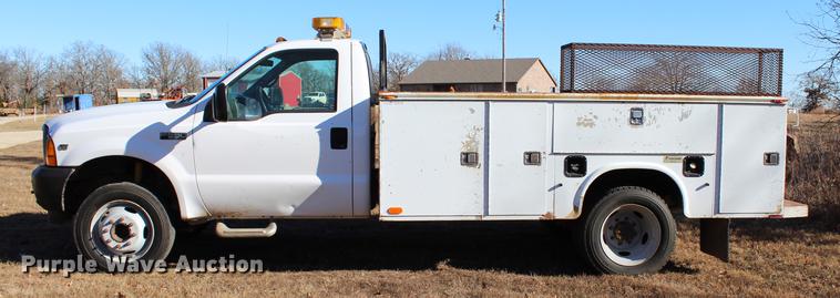 image for item BE9383 2001 Ford F550 utility truck