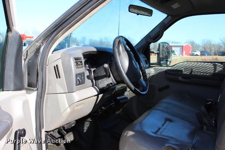 image for item BE9383 2001 Ford F550 utility truck