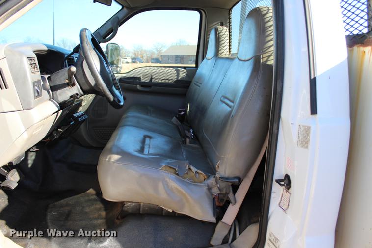 image for item BE9383 2001 Ford F550 utility truck