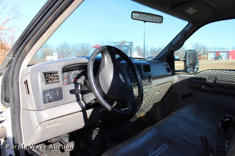 image for item BE9383 2001 Ford F550 utility truck
