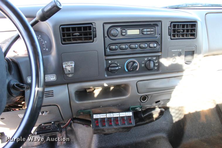 image for item BE9383 2001 Ford F550 utility truck