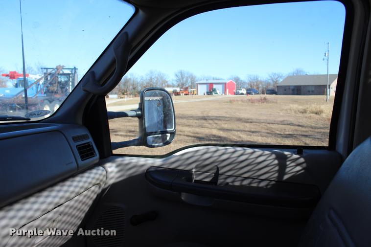 image for item BE9383 2001 Ford F550 utility truck