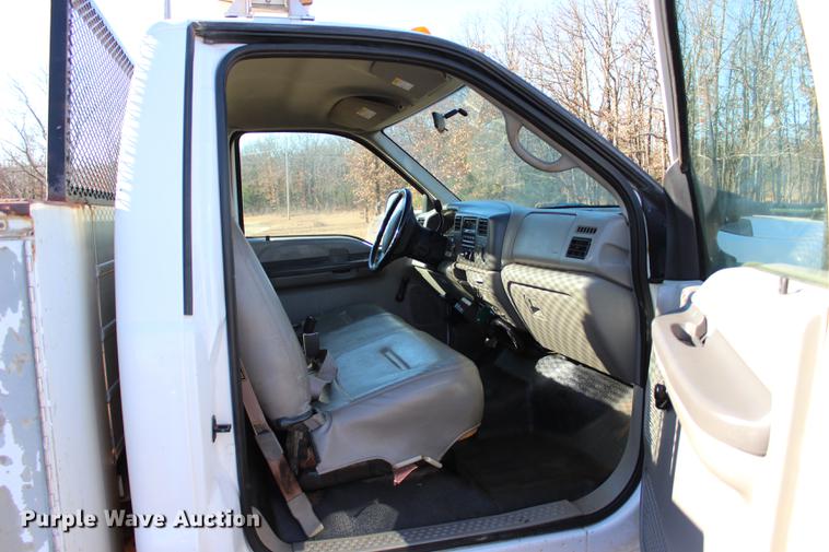 image for item BE9383 2001 Ford F550 utility truck