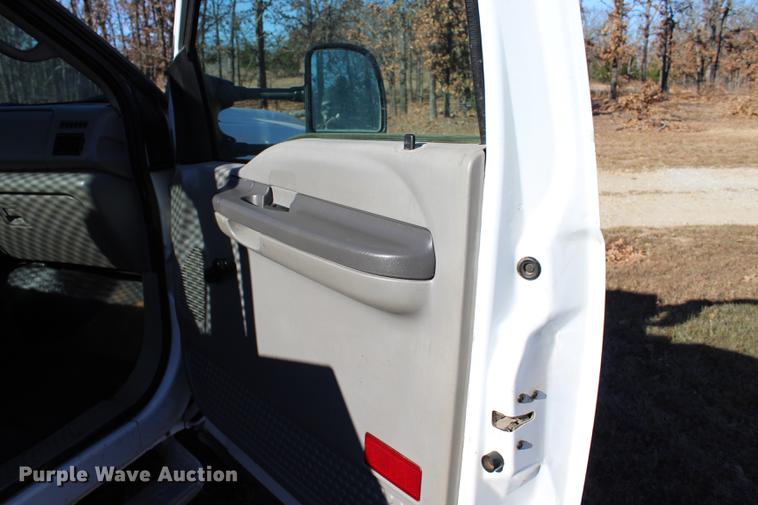 image for item BE9383 2001 Ford F550 utility truck