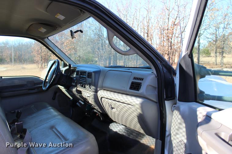 image for item BE9383 2001 Ford F550 utility truck