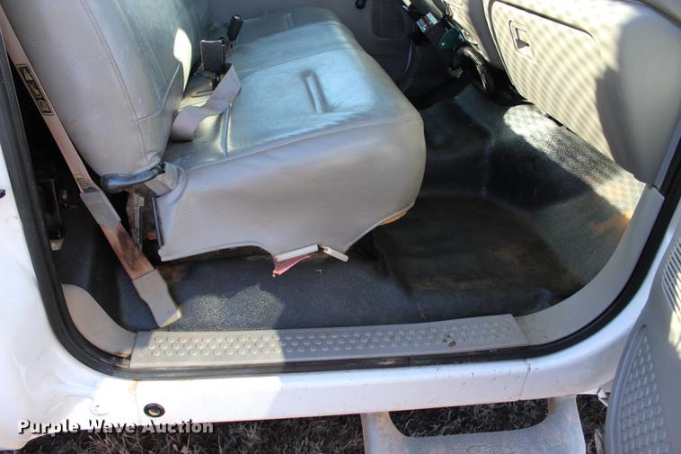 image for item BE9383 2001 Ford F550 utility truck