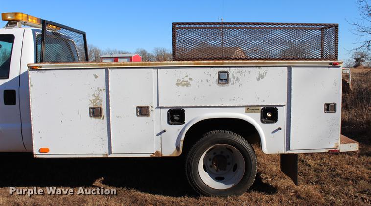image for item BE9383 2001 Ford F550 utility truck