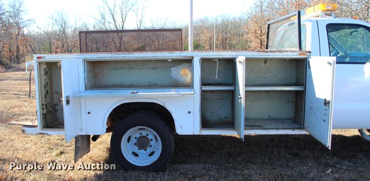 image for item BE9383 2001 Ford F550 utility truck