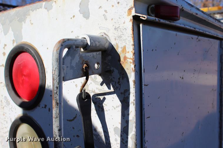 image for item BE9383 2001 Ford F550 utility truck