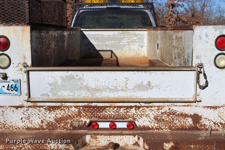 image for item BE9383 2001 Ford F550 utility truck